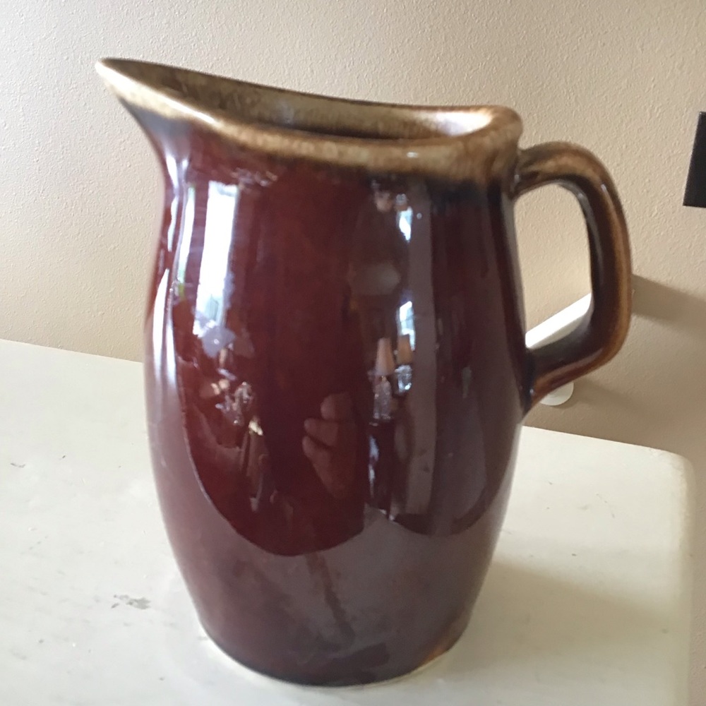 Vintage Hull USA Pottery Art Creamer Pitcher (4”)